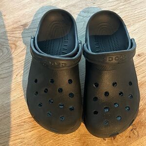 Black Crocs Size 7